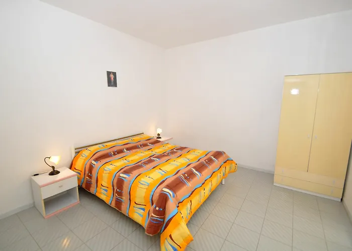 Caletta מרינה די מנקוורסה